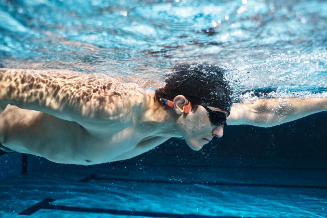 Shokz Open Swim Pro tekee sen minkä lupaakin