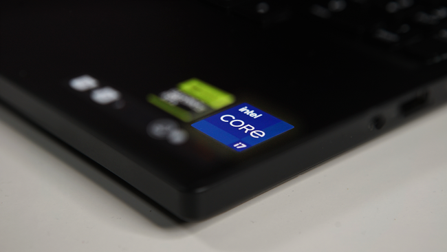 Lähemmässä tarkastelussa Lenovo Legion 5i Gen 10