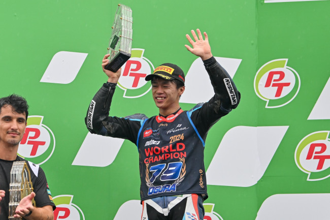 Ai Ogurasta tuli ensimmäinen japanilainen kuljettaja, joka nousi MotoGP:n palkintokorokkeelle sitten Nakasugan vuonna 2012.