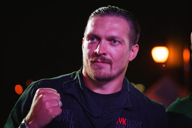 Oleksander Usyk luopui WBO-vyöstään, Fabio Wardley uusi raskaan sarjan mestari