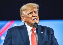 media/00/trumpafterannouncing_4590053t.jpg
