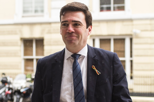 Andy Burnham voitti ylivoimaisesti Makerfieldin täytevaalin ja kehittää kampanjaansa haastaakseen Keir Starmerin työväenpuolueen johtajuudesta