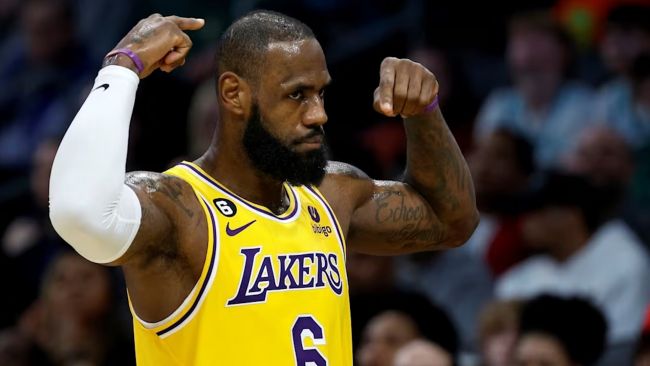 LeBron Jamesista tulee toinen yli 40-vuotias pelaaja, joka on koskaan tehnyt tripla-tuplan: Mitä se tarkoittaa?