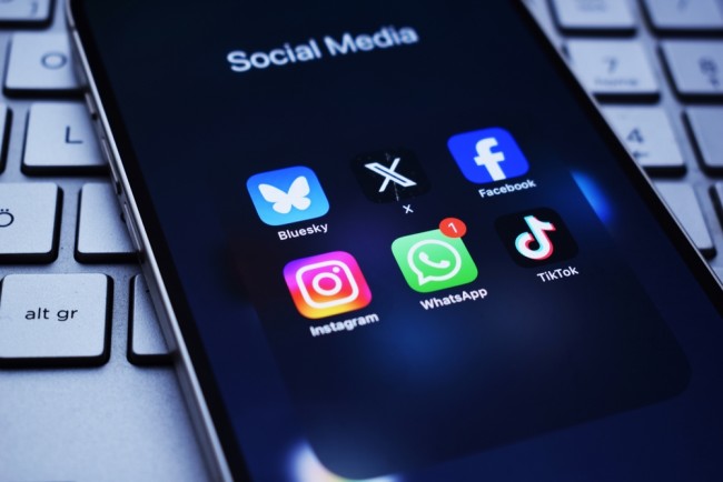 Australia käynnistää kampanjan teini-ikäisten sosiaalisen median käytön rajoittamiseksi