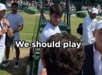 Hetki, jolloin Carlos Alcaraz tapasi Tom Hollandin tänään Wimbledonissa: "Meidän pitäisi pelata"... golfia?