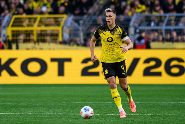 Borussia Dortmund lähenee Madridin ja Barcelonan tavoitteleman Nico Schlotterbeckin jatkosopimusta