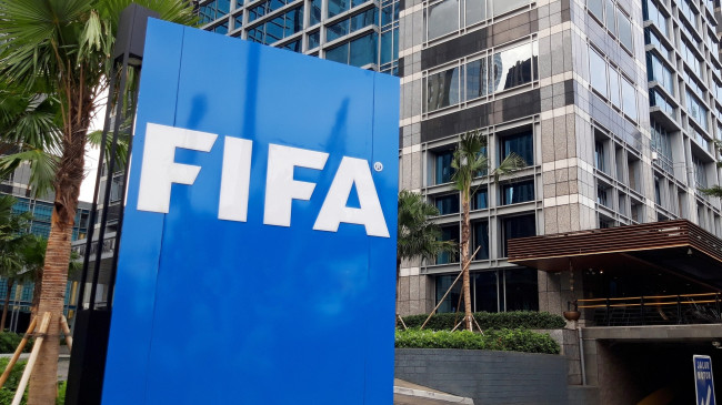 CONCACAF ja kaikki sen 41 jäsentä liittyvät UEFA:n joukkoon ja hylkäävät Infantinon suunnitelman yksityistää osa FIFA:sta