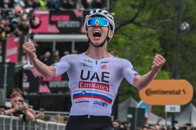 Tadej Pogačar voitti 100. osakilpailuvoiton ja meni Tour de Francessa tasan Mathieu van der Poelin kanssa.