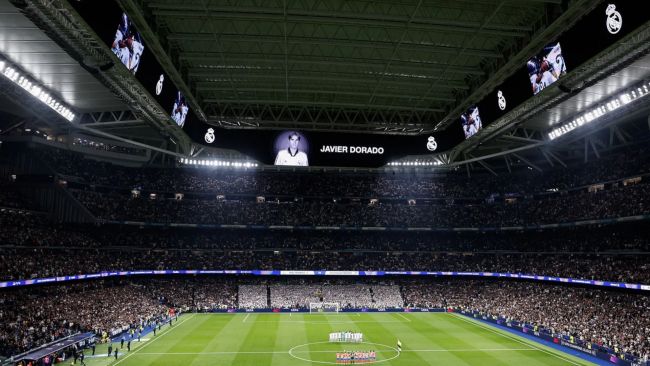 Real Madrid piti minuutin hiljaisuuden leukemiaan kuolleen entisen pelaajan Javier Doradon muistoksi, mutta buuauksia kuultiin