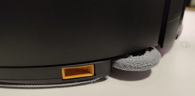 Roborock Saros 10 imuroi ja luuttuaa vaikket olisi edes kotona