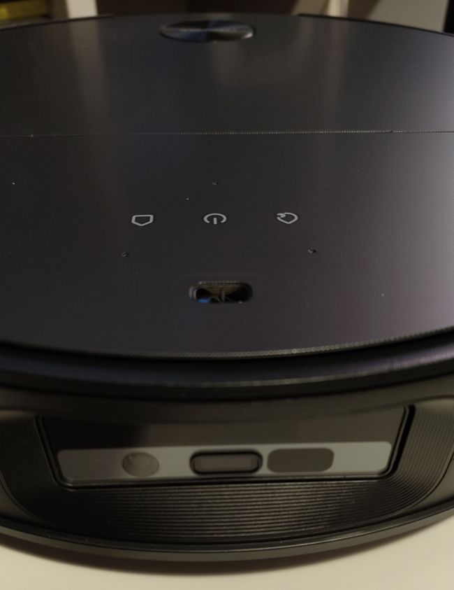 Roborock Saros 10 imuroi ja luuttuaa vaikket olisi edes kotona