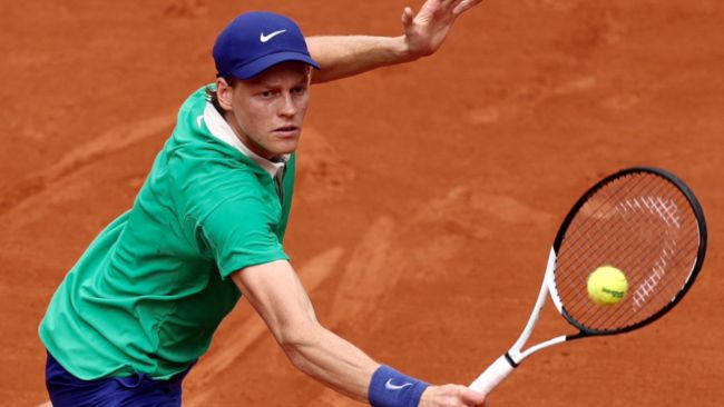 Jannik Sinner valittaa Madrid Openin aikatauluista: "Kaksi klo 20:00 alkavaa ottelua on liian myöhään"
