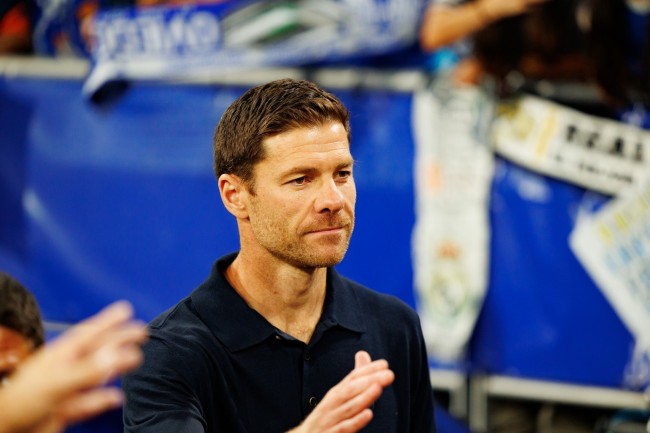 Xabi Alonso valittaa erotuomarista Viníciusta vastaan mahdollisesti tuomitusta rangaistuksesta