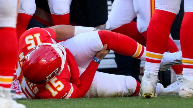 Patrick Mahomes kärsii polven eturistisiteen repeämän, kun Kansas City Chiefs ei pääse NFL:n pudotuspeleihin asti