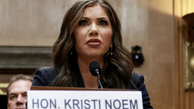 Trump erottaa sisäisen turvallisuuden ministerin