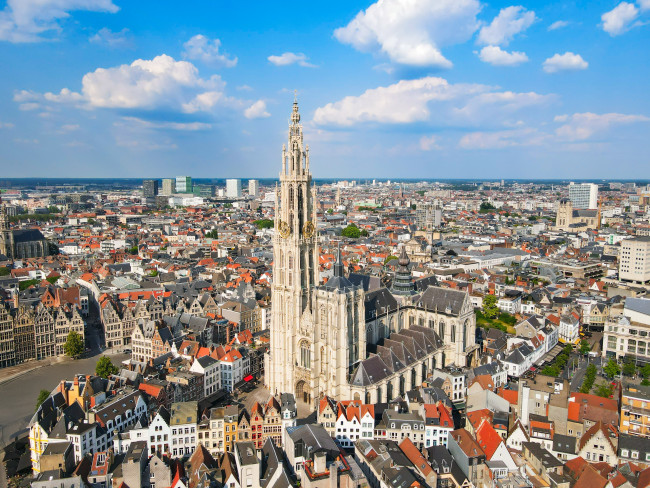 Viisi kuollutta asuinrakennuksen tulipalossa Antwerpenissä