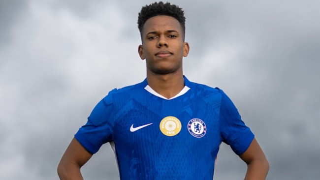 Estêvãon viime hetken maali Chelsealle saa Liverpoolin pudottamaan kruunun