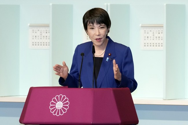 Japanin pääministeri kehottaa ihmisiä hakeutumaan korkeammalle maan rannikolla tapahtuneen maanjäristyksen jälkeen