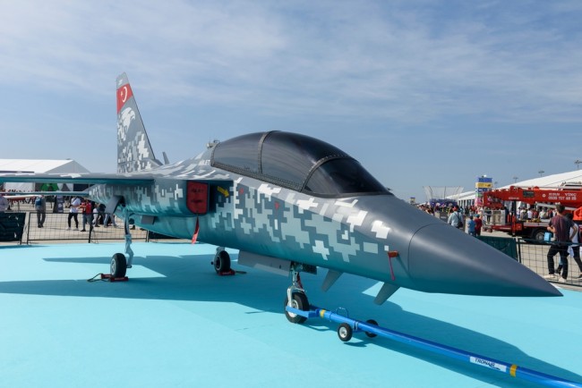 Espanja ja Turkki allekirjoittavat 2,6 miljardin euron sopimuksen 30:stä koulutuskoneesta