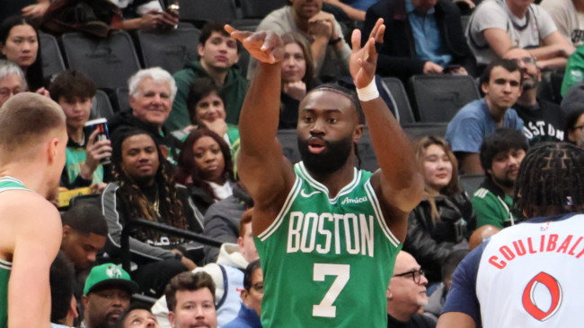 Boston Celticsin tähti Jaylen Brown siirtyi kilpailijaseura Philadelphia 76ersiin