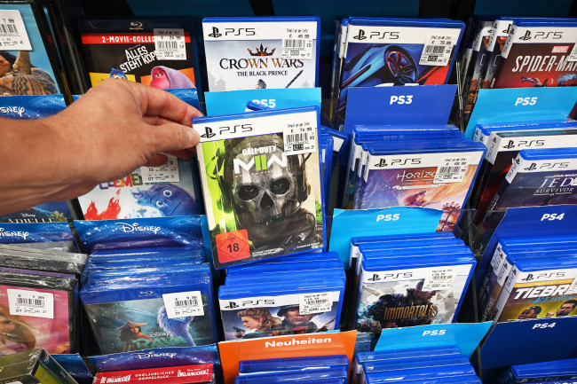 Peliyhtiöt ilmaisevat ”pettymyksensä” PlayStationin fyysisten tallennusvälineiden tuotannon lopettamista koskevan uutisen jälkeen