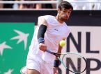 Lorenzo Musetti välttää rangaistuksen tuomarin lyömisestä pallon potkaisemisen jälkeen, Tiafoe pitää "koomisena", että hän pääsi pälkähästä
