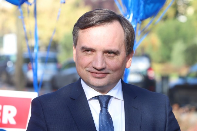 Unkari myöntää turvapaikan tutkinnan kohteena olevalle Puolan entiselle ministerille