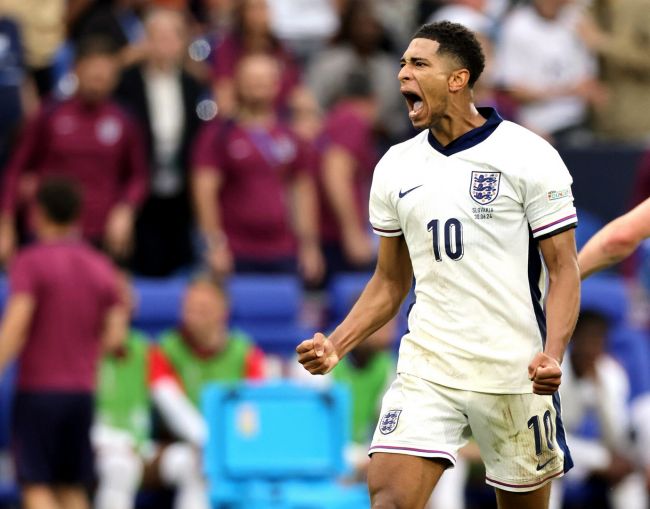 Englanti nimeää kansainvälisen joukkueen viimeisiin MM-karsintaotteluihin: Jude Bellingham ja Phil Foden saavat kokoonpanon.