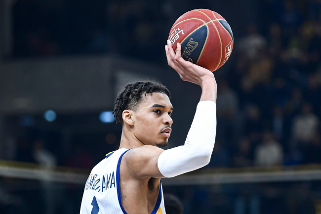 Wembanyaman virhe antaa Knicksille 2-0-johdon NBA-finaaleissa: "Mokasin"
