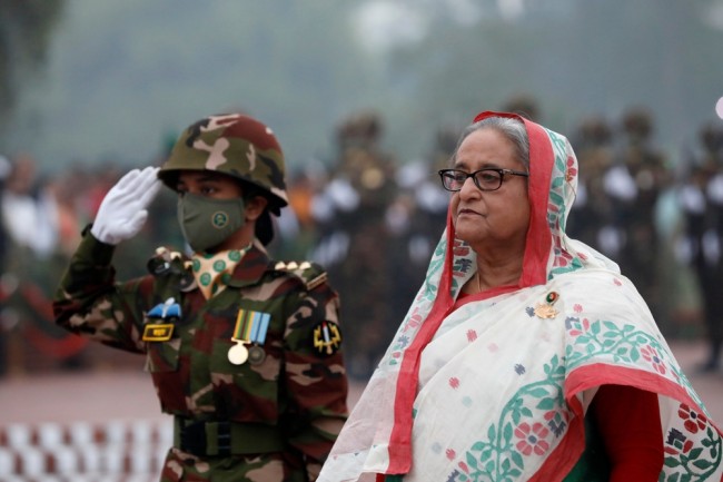 Bangladeshin syrjäytetty pääministeri Sheikh Hasina tuomittiin kuolemaan opiskelijoiden tukahduttamisen vuoksi