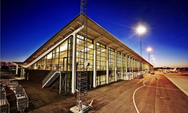 Tanskan Aalborgin lentoasema suljetaan väliaikaisesti epäillyn lennokkiuhan vuoksi