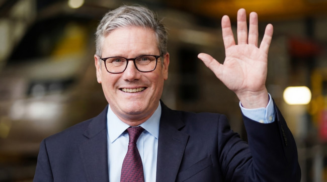 Keir Starmer ilmoittaa suunnitelmasta rajoittaa alle 16-vuotiaiden sosiaalisen median käyttöä Yhdistyneessä kuningaskunnassa: "Ei vapaata kulkulupaa"