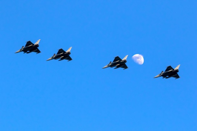 Zelensky allekirjoittaa sopimuksen 100 Rafale-hävittäjäkoneen hankinnasta