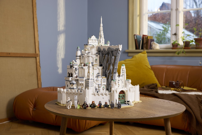 Lego paljastaa virallisesti valtavan The Lord of the Rings: Minas Tirith -setin, joka on yksi suurimmista Lego -seteistä koskaan