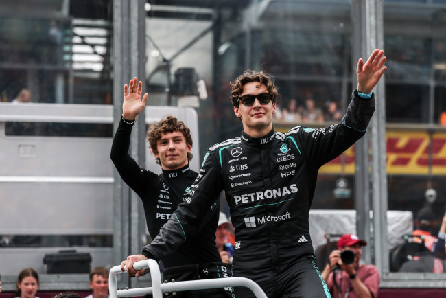 Toto Wolff myöntää, että tiimin on ehkä ”sovitettava strategiaansa uudelleen”, jotta Antonelli ja Russell voisivat toimia yhdessä Hamiltonia vastaan