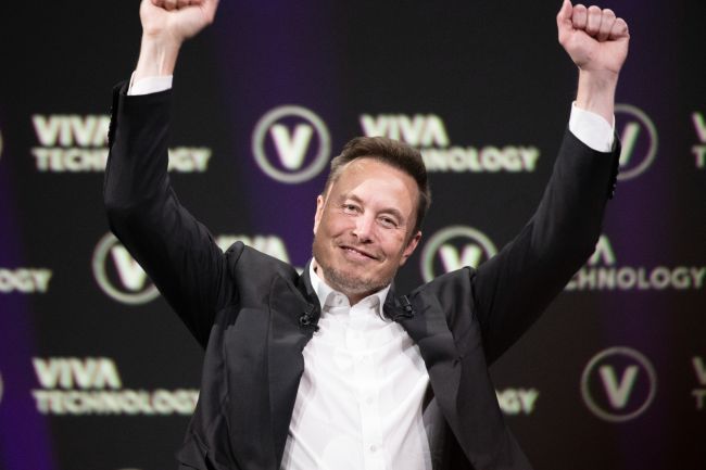 Elon Muskin SpaceX johtaa tarjousta Trumpin Golden Dome -puolustuskilvestä