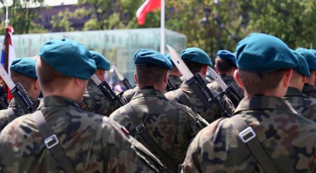 Sotilaskoulutusta 400 000:lle vuonna 2026: Puola aloittaa 