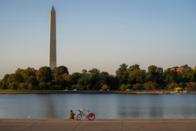 Entinen olympiaurheilija kiistää väitteen, jonka mukaan hän olisi vahingoittanut Washington D.C.:n heijastusallasta