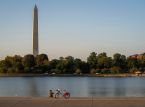 Yhdysvaltain kansallispuistovirasto ( Park ) v&auml;itt&auml;&auml;, ett&auml; Washington D.C.:n Reflecting Pool -altaan vuoraus on viilletty ter&auml;v&auml;ll&auml; veitsell&auml; tai partater&auml;ll&auml;