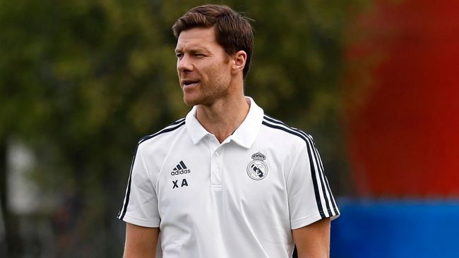 Real Madridin pelaajat tukevat valmentajaansa kurjuushuhujen keskellä: "Xabi Alonson takana 100-prosenttisesti"