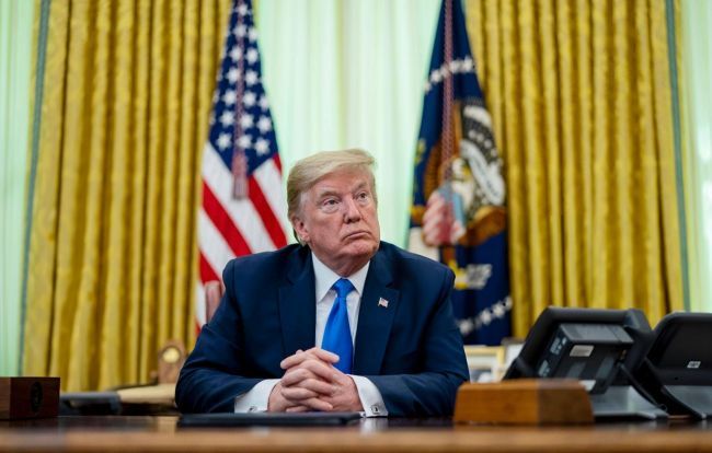Trump allekirjoittaa toimeenpanomääräyksen, joka kieltää transsukupuolisia naisurheilijoita kilpailemasta naisten urheilussa