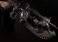 Xbox myy Gears of War -pelin Lancer-aseen 1:1-mittakaavassa tehtyä jäljennöstä
