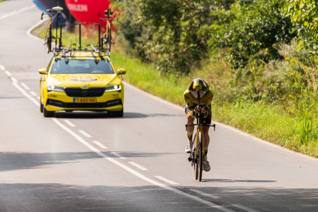 Team Visman johtaja väittää, että Tour de France on ”järjestetty” Vingegaardia koskeneiden myöhäisillan dopingtarkastusten jälkeen