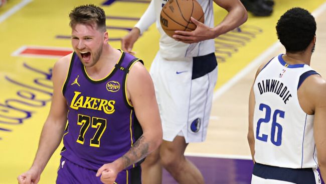 Luka Dončić ei pidättele itseään ensimmäisessä Lakers-ottelussaan Mavericksia vastaan ja rikkoi samalla NBA:n ennätyksen