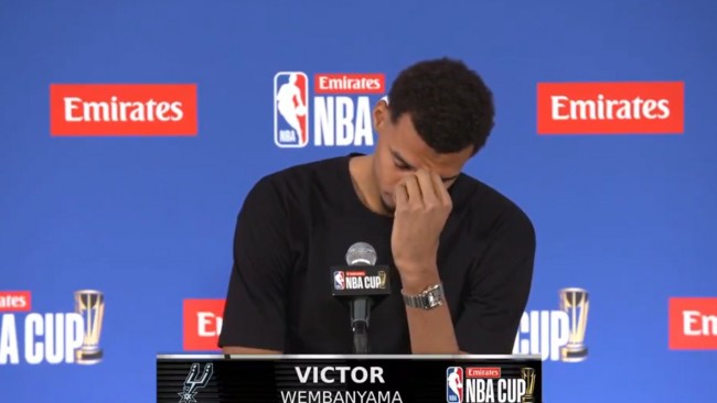 Victor Wembanyama kyynelehtii pelattuaan NBA Cupia tunteja isoäitinsä kuoleman jälkeen
