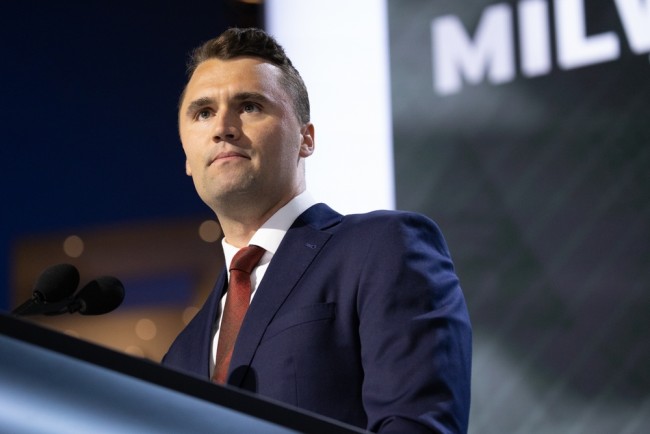 Charlie Kirk ammuttiin kuoliaaksi Utahin kampuksella