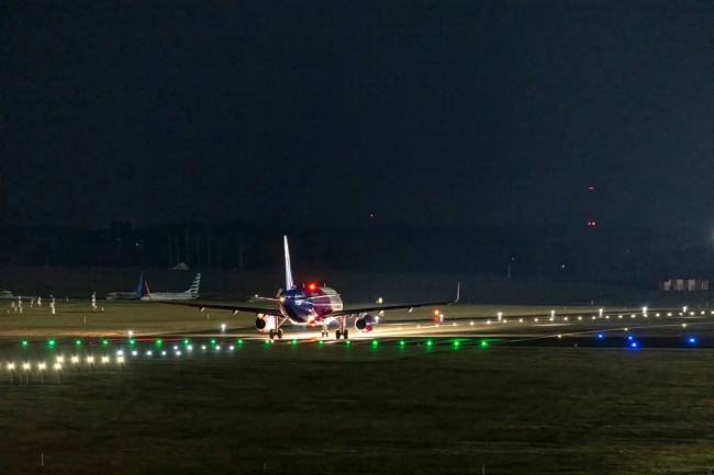 Liettua sulkee Vilnan lentokentän ja Valko-Venäjän rajan tunnistamattomien esineiden päästyä ilmatilaan