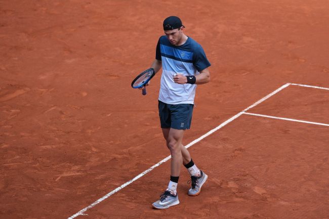 Jack Draperin fyysiset ongelmat jatkuvat: Barcelona Openin ensimmäisellä kierroksella, vaikka voitti sarjan.