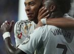 Vin&iacute;cius tekee maaleja ja sy&ouml;tt&auml;&auml; penkilt&auml;, mutta h&auml;nen ymp&auml;rill&auml;&auml;n on edelleen kiistoja: Mbapp&eacute; pelastaa h&auml;net punaiselta kortilta
