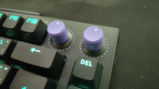 Logitech G512 X 75 on erikoinen sekoitus erikoistuneita näppäimistöjä
